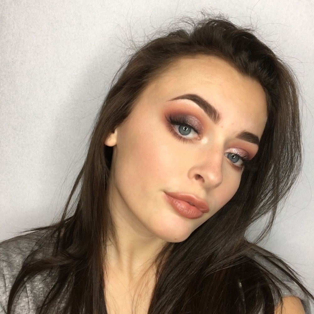 Meet your Posher, Caitlin